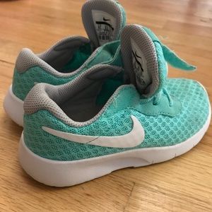 Toddler size 9 Nike Tanjun Sneaker